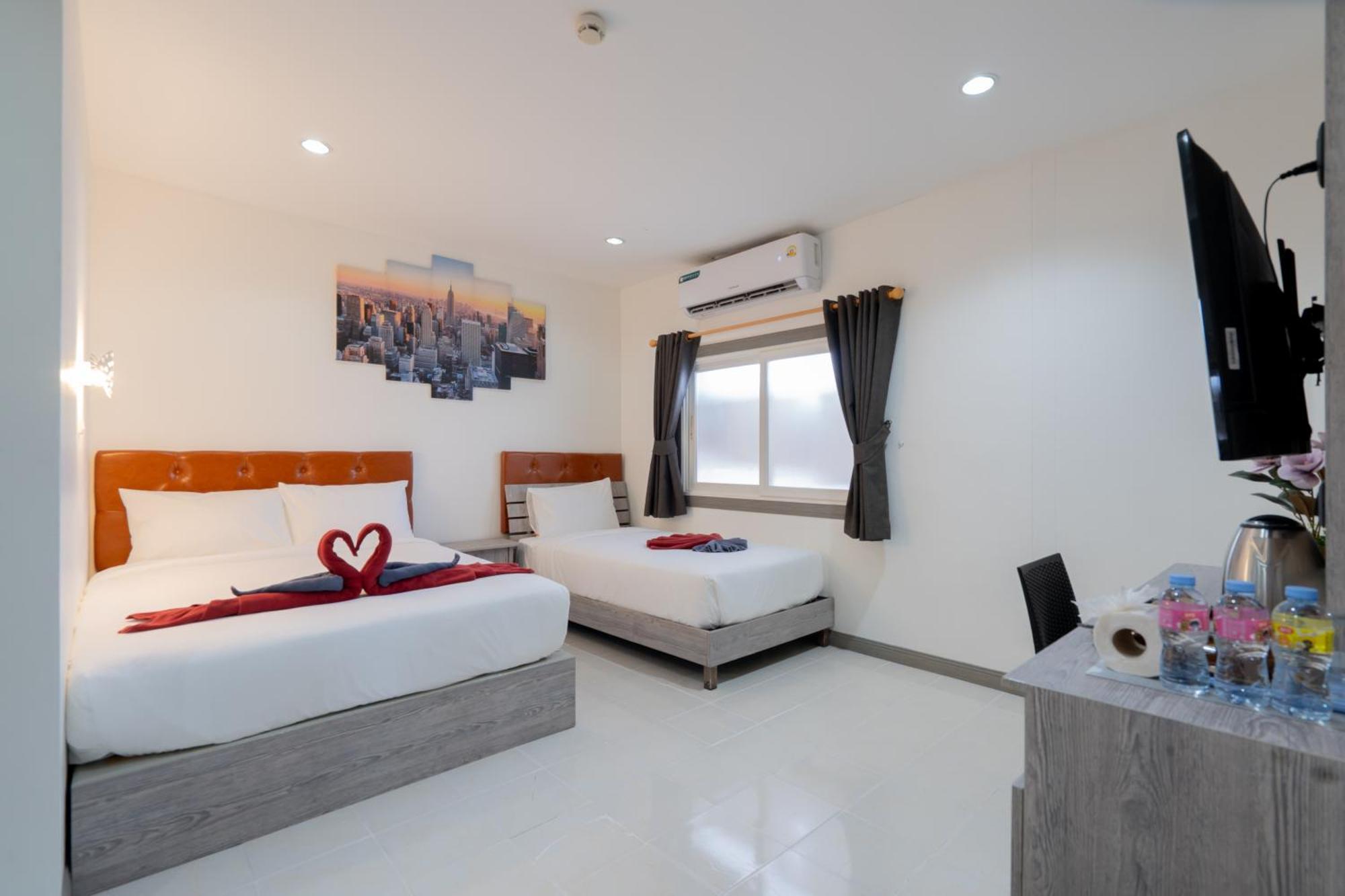 Square One Hotel Patong Exterior foto