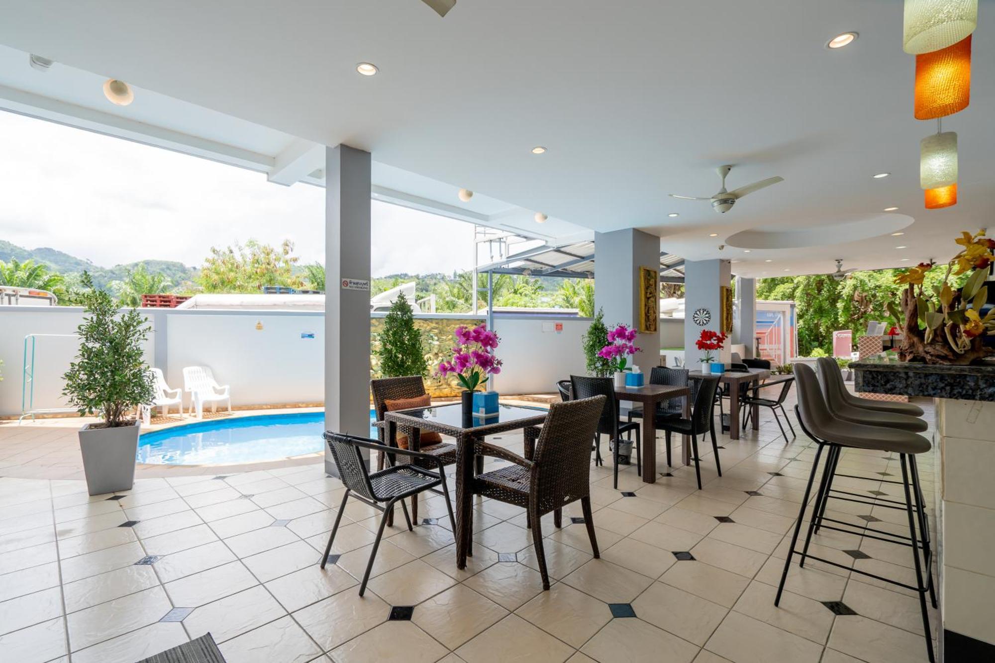 Square One Hotel Patong Exterior foto