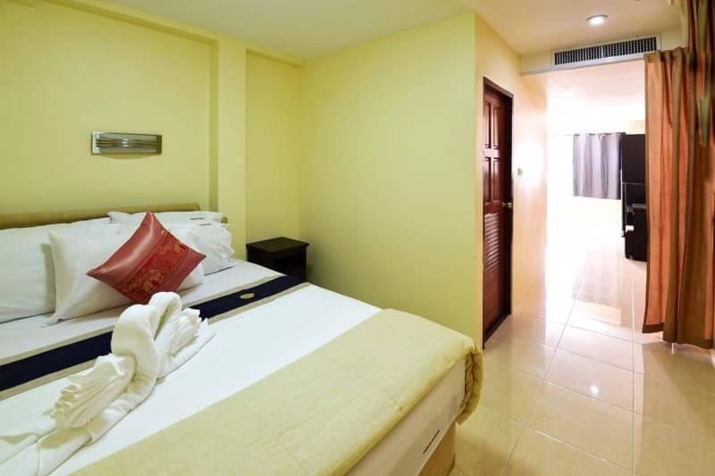 Square One Hotel Patong Exterior foto
