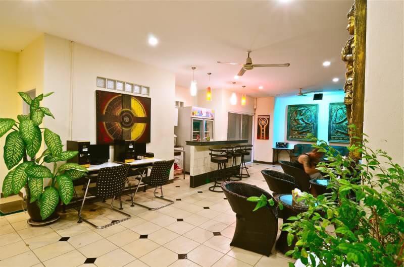 Square One Hotel Patong Exterior foto